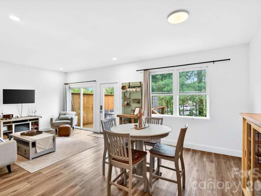 116 Arnold Road, Asheville, NC 28805.  MLS# CAR4380493, YatesRealty ID 20468. Dining Area