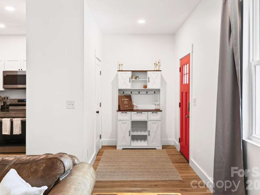 116 Arnold Road, Asheville, NC 28805.  MLS# CAR4380493, YatesRealty ID 20468. Front Entry