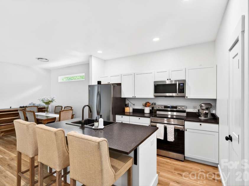 116 Arnold Road, Asheville, NC 28805.  MLS# CAR4380493, YatesRealty ID 20468. Kitchen Island with Granite Counters