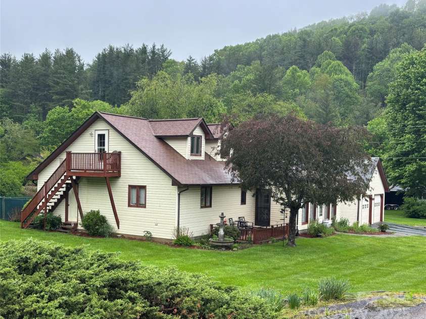 137 Clint Lewis Road, Boone, NC 28607.  MLS# CAR4248137, YatesRealty ID 20469. 
