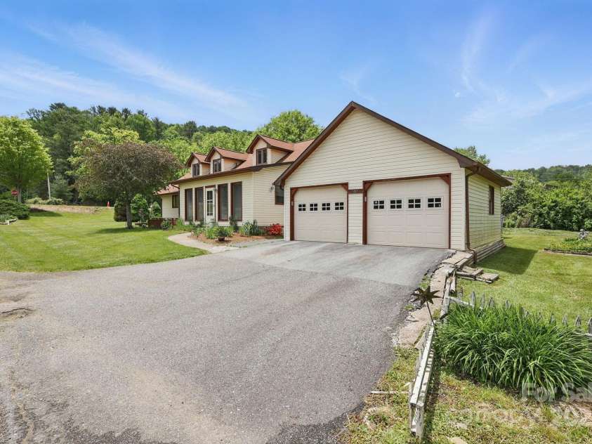 137 Clint Lewis Road, Boone, NC 28607.  MLS# CAR4248137, YatesRealty ID 20469. 