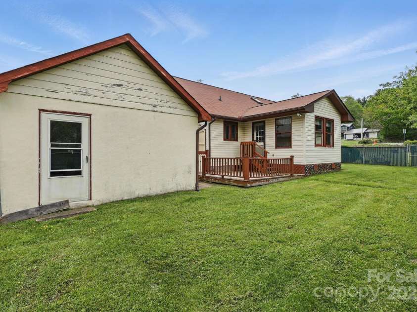 137 Clint Lewis Road, Boone, NC 28607.  MLS# CAR4248137, YatesRealty ID 20469. 