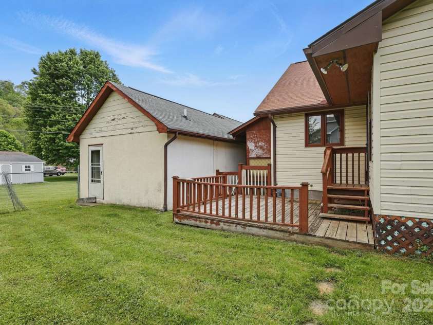 137 Clint Lewis Road, Boone, NC 28607.  MLS# CAR4248137, YatesRealty ID 20469. 