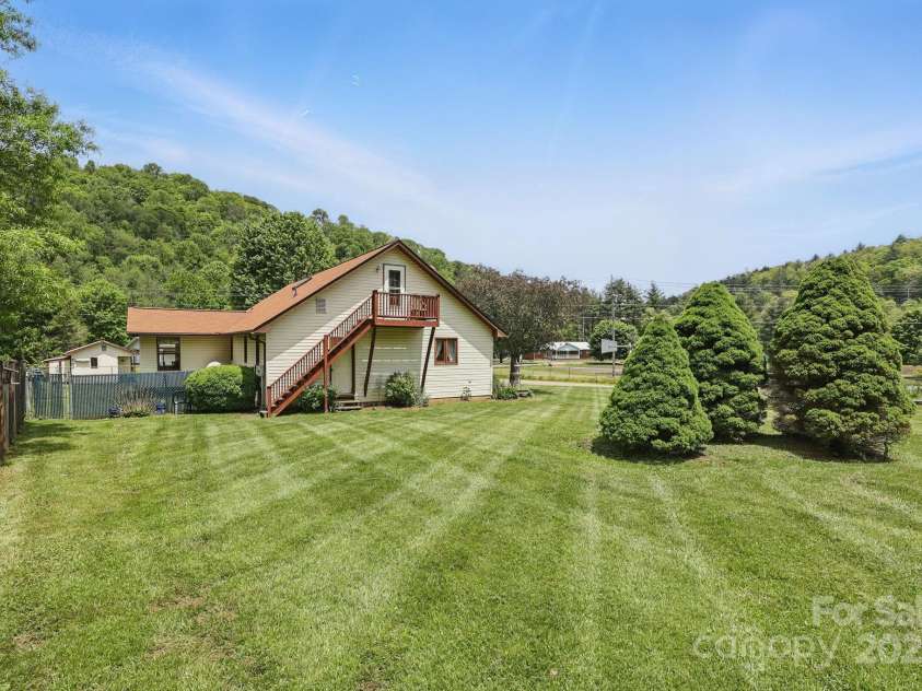 137 Clint Lewis Road, Boone, NC 28607.  MLS# CAR4248137, YatesRealty ID 20469. 