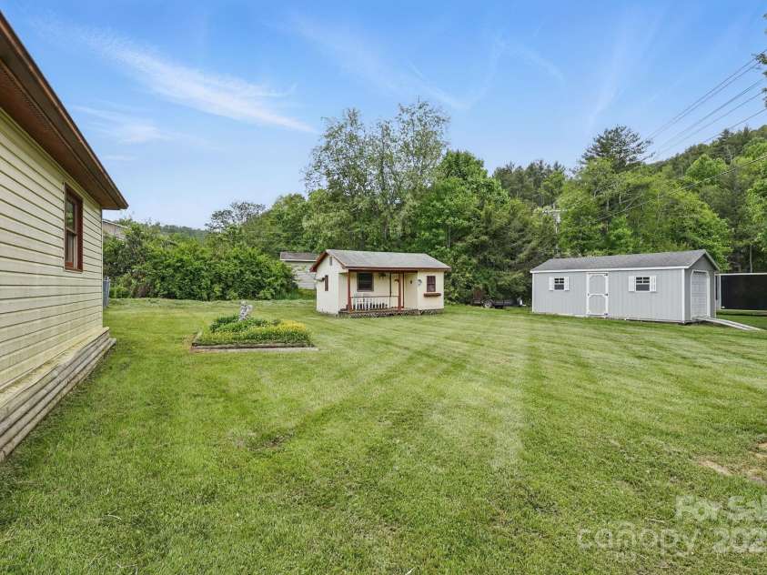 137 Clint Lewis Road, Boone, NC 28607.  MLS# CAR4248137, YatesRealty ID 20469. 