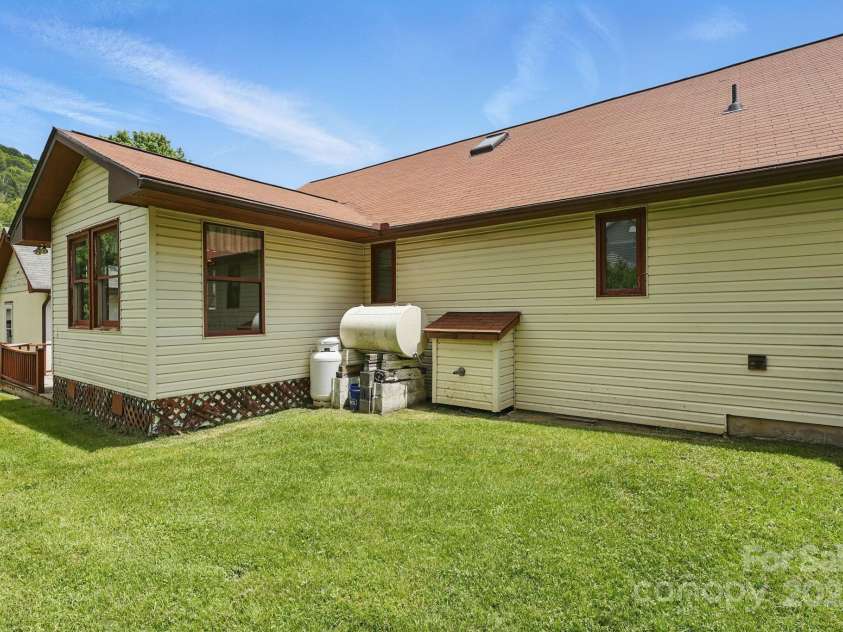 137 Clint Lewis Road, Boone, NC 28607.  MLS# CAR4248137, YatesRealty ID 20469. 