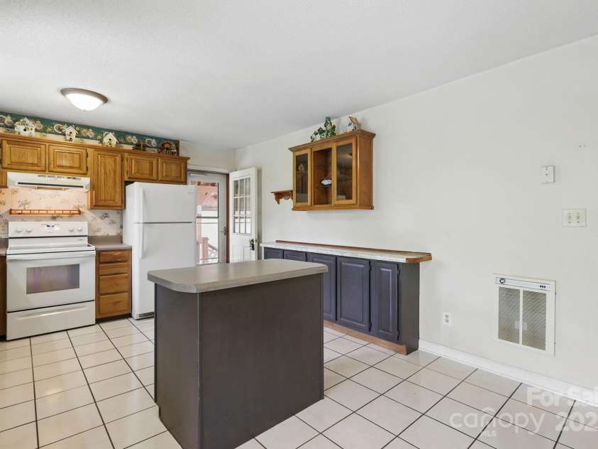 137 Clint Lewis Road, Boone, NC 28607.  MLS# CAR4248137, YatesRealty ID 20469. 