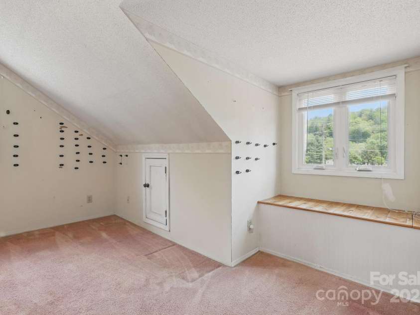 137 Clint Lewis Road, Boone, NC 28607.  MLS# CAR4248137, YatesRealty ID 20469. 