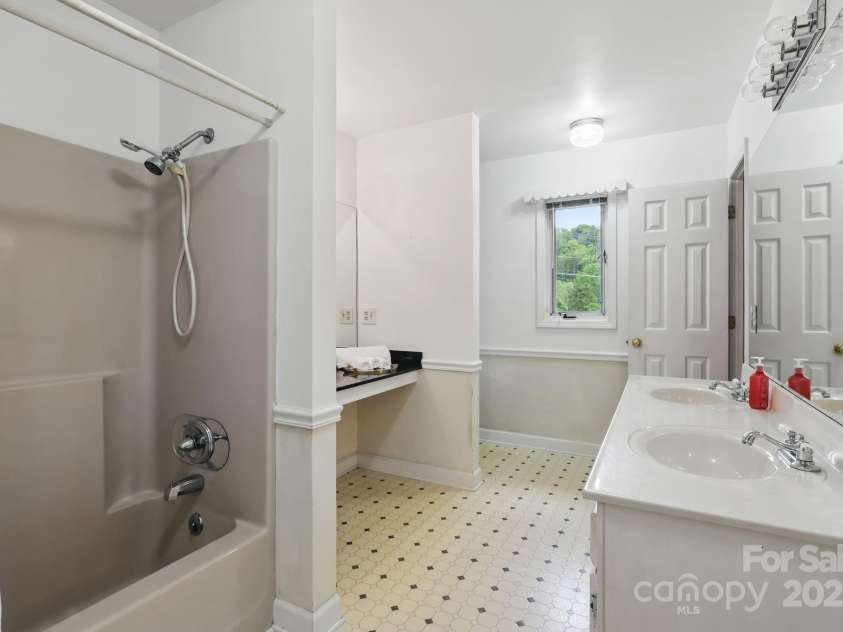 137 Clint Lewis Road, Boone, NC 28607.  MLS# CAR4248137, YatesRealty ID 20469. 