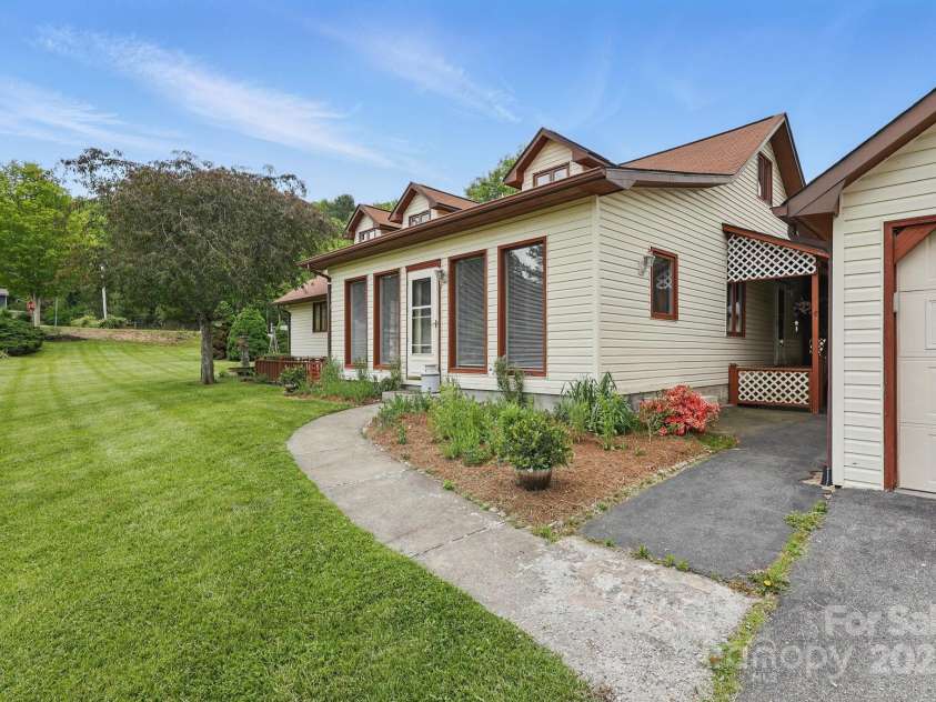 137 Clint Lewis Road, Boone, NC 28607.  MLS# CAR4248137, YatesRealty ID 20469. 