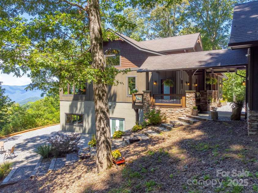 2223 Scarlet Ridge, Sylva, NC 28779.  MLS# CAR4233185, YatesRealty ID 2047. 