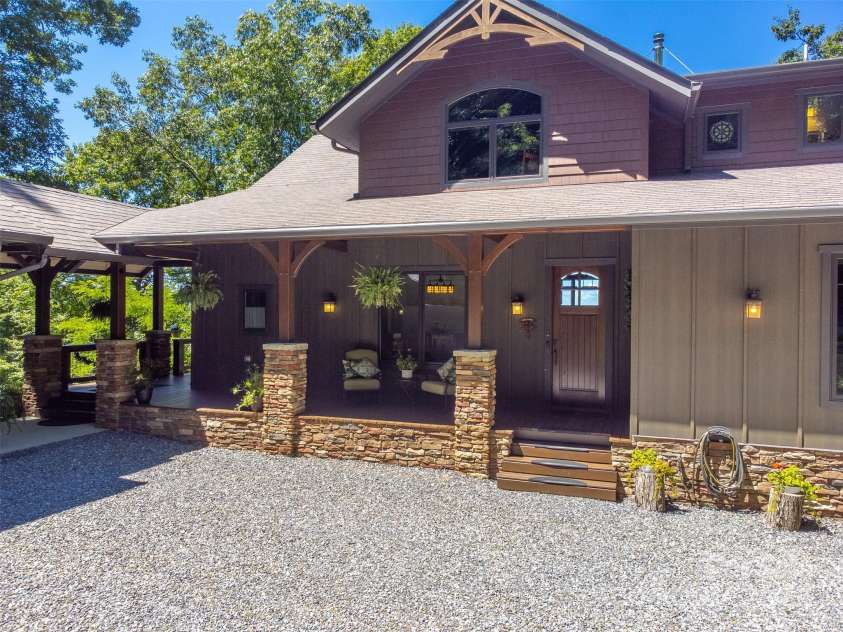 2223 Scarlet Ridge, Sylva, NC 28779.  MLS# CAR4233185, YatesRealty ID 2047. 