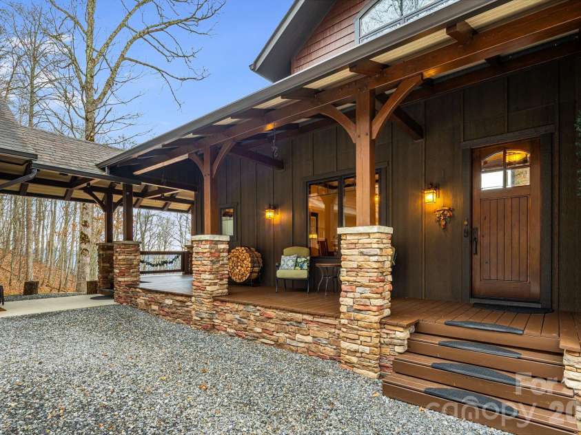 2223 Scarlet Ridge, Sylva, NC 28779.  MLS# CAR4336305, YatesRealty ID 2047. 