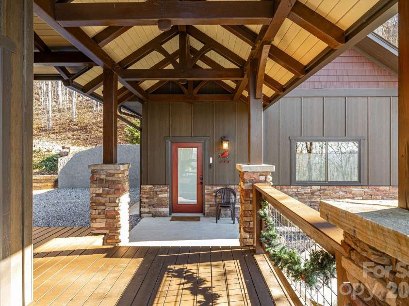 2223 Scarlet Ridge, Sylva, NC 28779.  MLS# CAR4336305, YatesRealty ID 2047. 