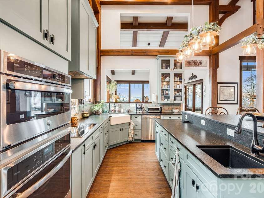 2223 Scarlet Ridge, Sylva, NC 28779.  MLS# CAR4336305, YatesRealty ID 2047. 