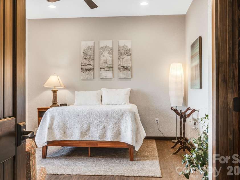 2223 Scarlet Ridge, Sylva, NC 28779.  MLS# CAR4336305, YatesRealty ID 2047. 