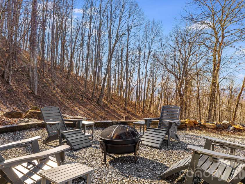 2223 Scarlet Ridge, Sylva, NC 28779.  MLS# CAR4336305, YatesRealty ID 2047. 