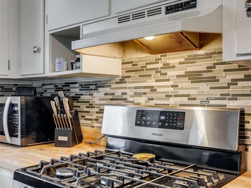 2027 Franklin Street, Rock Hill, SC 29732.  MLS# CAR4234227, YatesRealty ID 20470. Gas Range 2017
