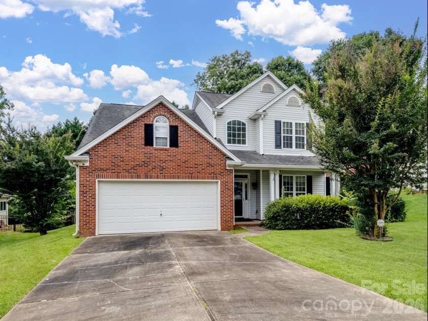 9903 Southampton Commons Drive, Charlotte, NC 28277.  MLS# CAR4368781, YatesRealty ID 20470. 