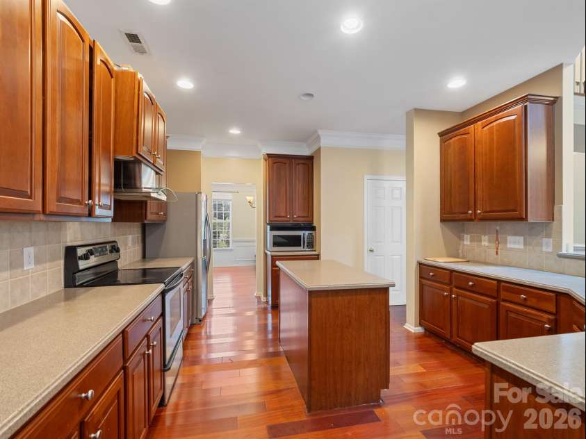 9903 Southampton Commons Drive, Charlotte, NC 28277.  MLS# CAR4368781, YatesRealty ID 20470. 
