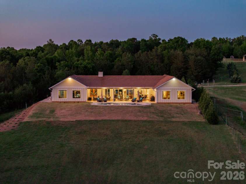 8088 Kays Drive, York, SC 29745.  MLS# CAR4375449, YatesRealty ID 20471. 