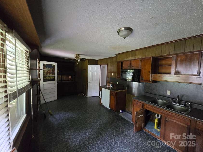 1961 LT Hardee Road, Greenville, NC 27858.  MLS# CAR4267525, YatesRealty ID 20472. 