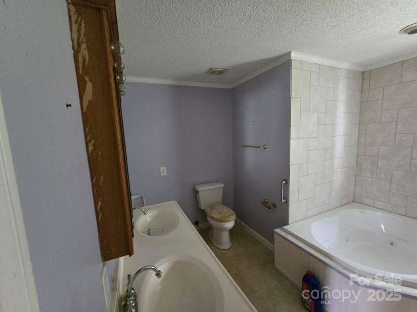 1961 LT Hardee Road, Greenville, NC 27858.  MLS# CAR4267525, YatesRealty ID 20472. 