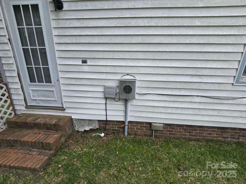 1961 LT Hardee Road, Greenville, NC 27858.  MLS# CAR4267525, YatesRealty ID 20472. 