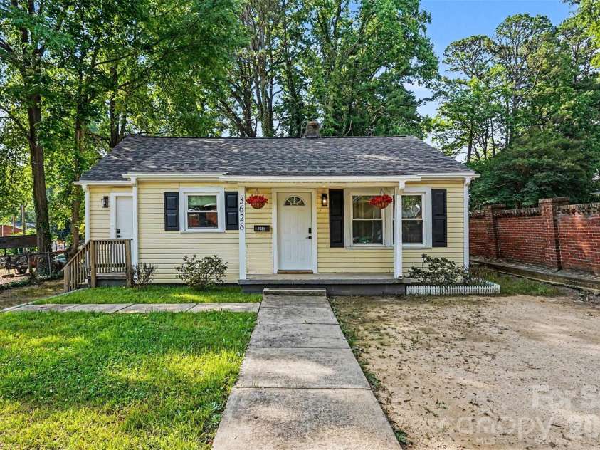 3628 Michigan Avenue, Charlotte, NC 28215.  MLS# CAR4391242, YatesRealty ID 20472. 