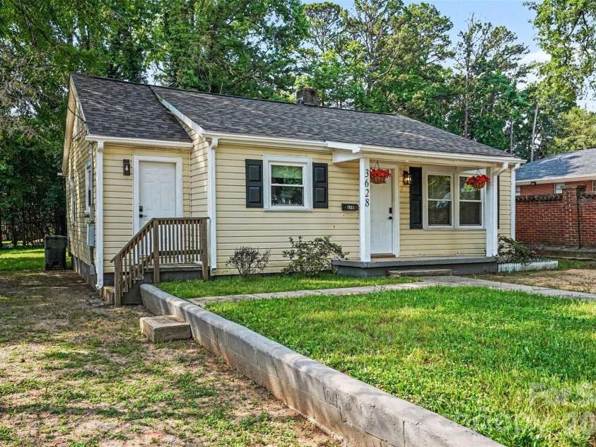 3628 Michigan Avenue, Charlotte, NC 28215.  MLS# CAR4391242, YatesRealty ID 20472. 