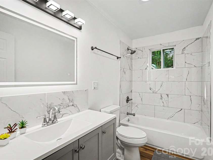 3628 Michigan Avenue, Charlotte, NC 28215.  MLS# CAR4391242, YatesRealty ID 20472. Bathroom