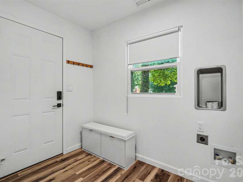 3628 Michigan Avenue, Charlotte, NC 28215.  MLS# CAR4391242, YatesRealty ID 20472. Mud room