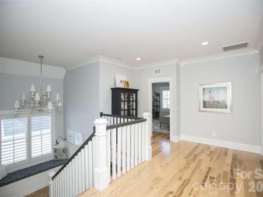 624 James Alexander Way, Davidson, NC 28036.  MLS# CAR4378174, YatesRealty ID 20473. Landing at top of Stairs