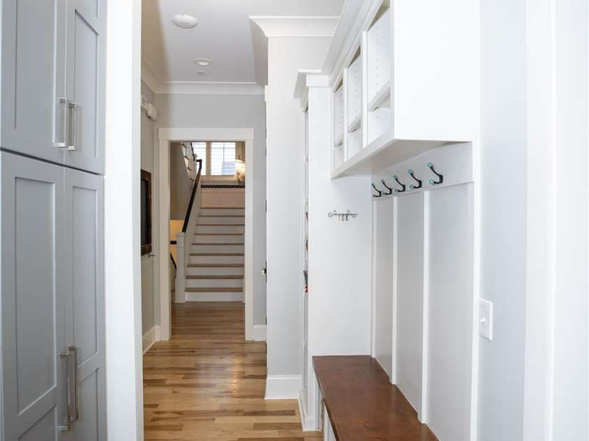624 James Alexander Way, Davidson, NC 28036.  MLS# CAR4378174, YatesRealty ID 20473. Mudroom off Garage Entrance