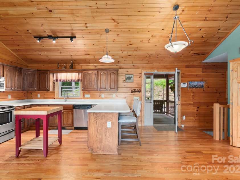 314 Prosperity Ridge, Waynesville, NC 28785.  MLS# CAR4267639, YatesRealty ID 20476. 