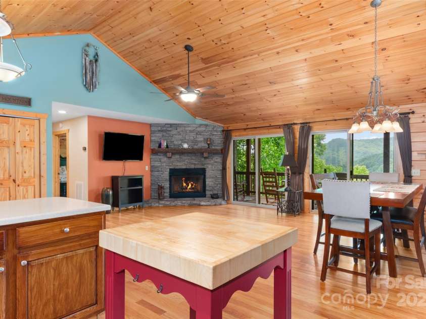314 Prosperity Ridge, Waynesville, NC 28785.  MLS# CAR4267639, YatesRealty ID 20476. 