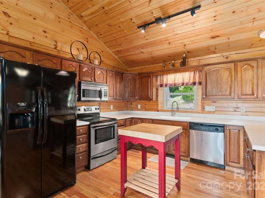 314 Prosperity Ridge, Waynesville, NC 28785.  MLS# CAR4267639, YatesRealty ID 20476. 