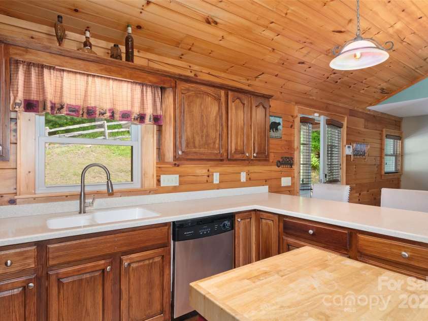 314 Prosperity Ridge, Waynesville, NC 28785.  MLS# CAR4267639, YatesRealty ID 20476. 