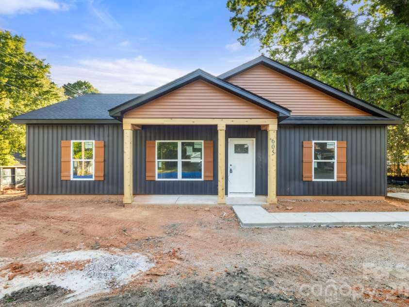605 Huron Street, Kannapolis, NC 28083.  MLS# CAR4376562, YatesRealty ID 20476. 