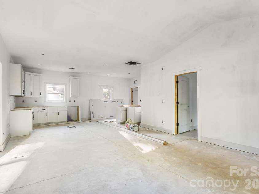 605 Huron Street, Kannapolis, NC 28083.  MLS# CAR4376562, YatesRealty ID 20476. 