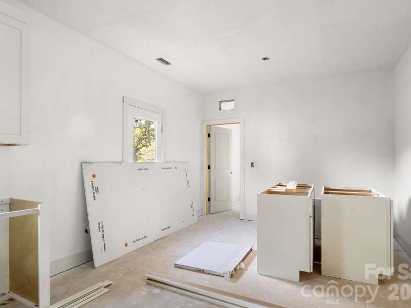 605 Huron Street, Kannapolis, NC 28083.  MLS# CAR4376562, YatesRealty ID 20476. 
