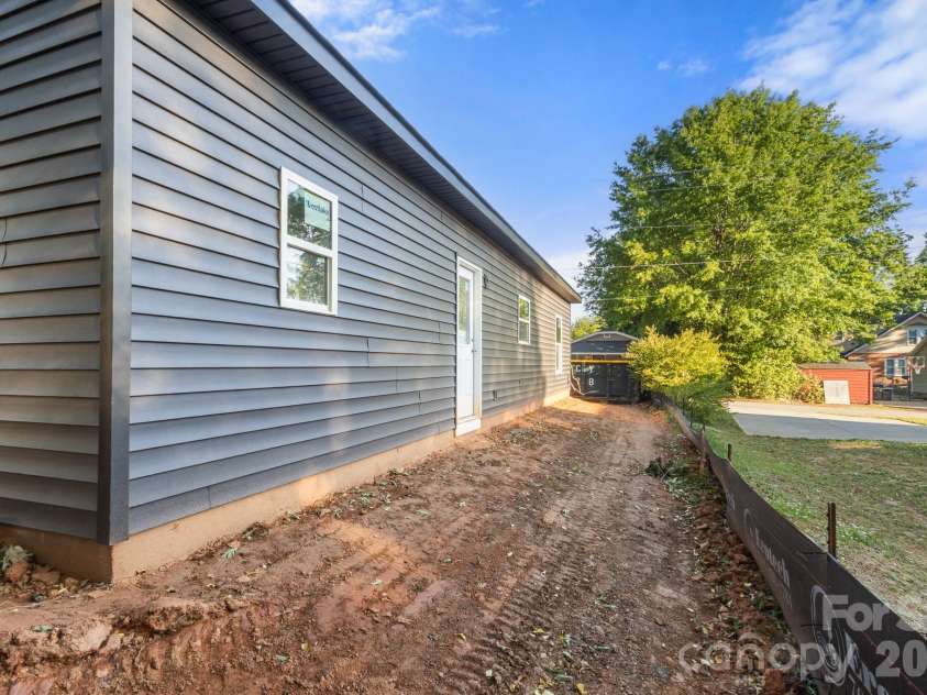 605 Huron Street, Kannapolis, NC 28083.  MLS# CAR4376562, YatesRealty ID 20476. 