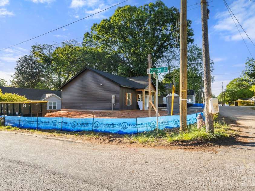 605 Huron Street, Kannapolis, NC 28083.  MLS# CAR4376562, YatesRealty ID 20476. 