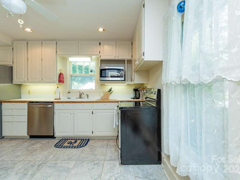 2284 Leonard Road, Lexington, NC 27295.  MLS# CAR4270485, YatesRealty ID 20477. 