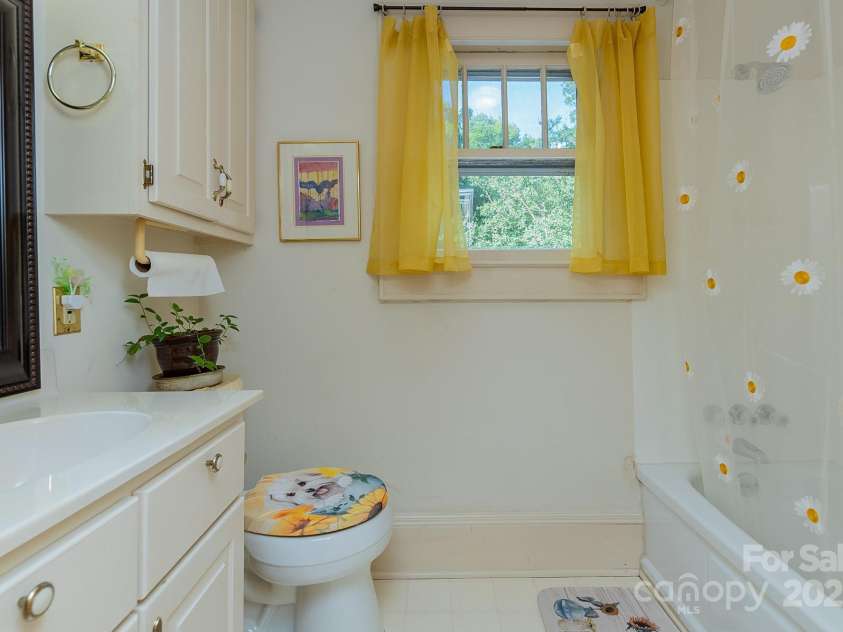 2284 Leonard Road, Lexington, NC 27295.  MLS# CAR4270485, YatesRealty ID 20477. 