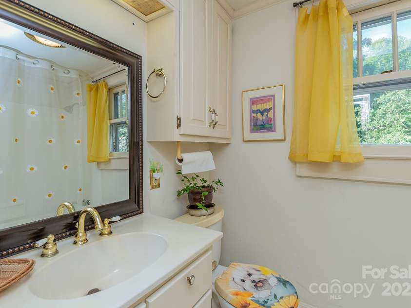 2284 Leonard Road, Lexington, NC 27295.  MLS# CAR4270485, YatesRealty ID 20477. 