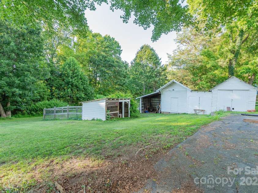 2284 Leonard Road, Lexington, NC 27295.  MLS# CAR4270485, YatesRealty ID 20477. 