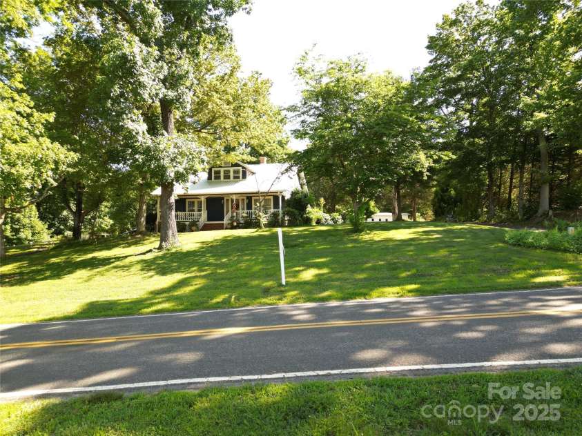 2284 Leonard Road, Lexington, NC 27295.  MLS# CAR4270485, YatesRealty ID 20477. 