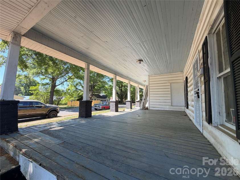 512 2nd Street, Cherryville, NC 28021.  MLS# CAR4370476, YatesRealty ID 20478. 