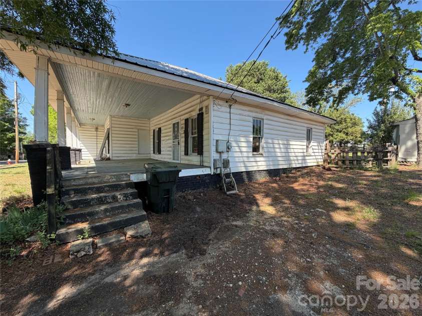 512 2nd Street, Cherryville, NC 28021.  MLS# CAR4370476, YatesRealty ID 20478. 